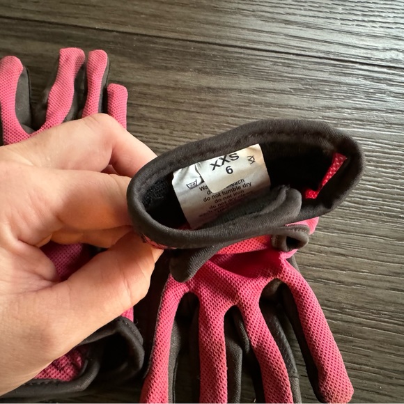 Equestrian Riding Gloves - Picture 4 of 4